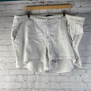 TORRID White Floral Embroidered Pattern Shorts 26